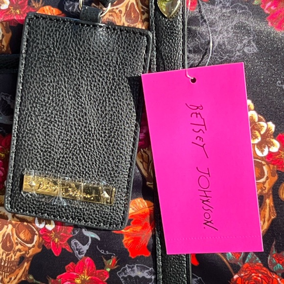 NWT RARE Sugar skull/Calavera Betsy Johnson floral skull weekender duffle bag - Picture 5 of 6